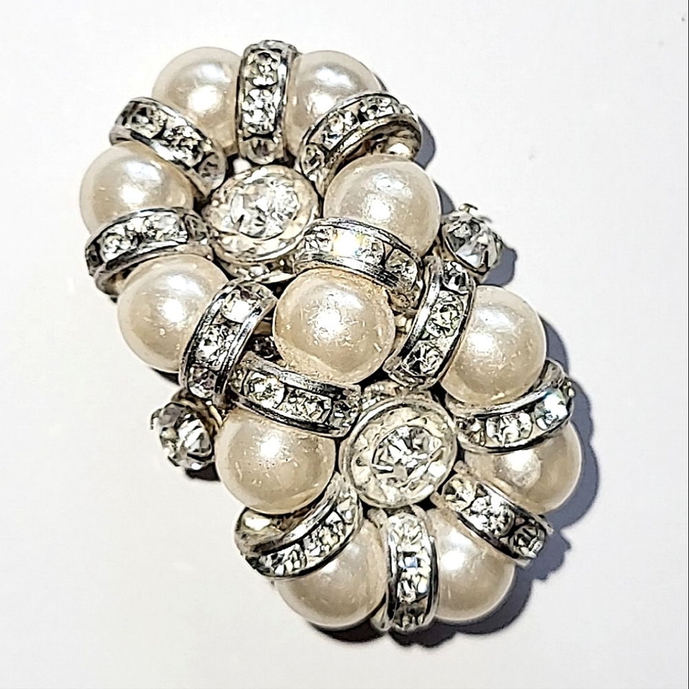 FAUX PEARL DOUBLE CLUSTER EARRINGS - VINTAGE CLIP-ON - Picture 2 of 7